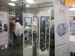 Mojnama Ofogh showcasing RF absorber foam at Isfahan University of Technology